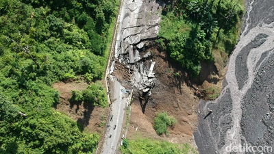 Akses Lumajang-Malang Putus Total akibat Jalan Ambles 50 Meter
