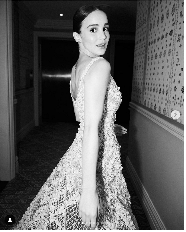 Fans mengira Chris Evans pacaran dengan Alba Baptista karena pemain Avengers itu menjadi orang pertama yang memberikan like pada unggahan Instagram aktris Portugal itu. Foto: Instagram@alba.baptista