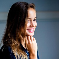 Alba Baptista yang kini digosipkan jadi pacar Chris Evans dijuluki majalah Glamour sebagai ’Hollywood’s Next It Girl.’ Foto: Getty Images