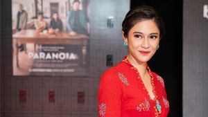 Potret 6 Artis Indonesia Pakai Kebaya Merah, Ada Dian Sastro dan Maudy Ayunda