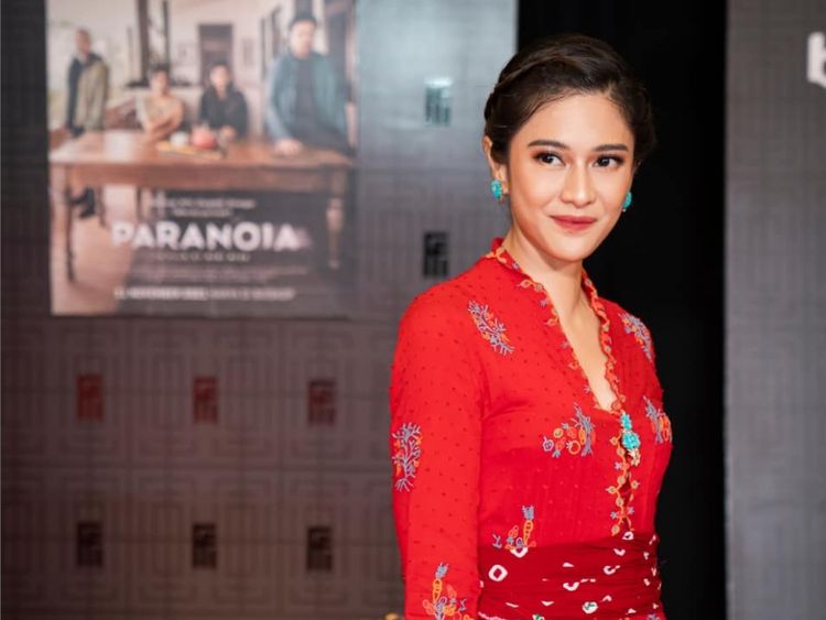 Potret 6 Artis Indonesia Pakai Kebaya Merah, Ada Dian Sastro dan Maudy Ayunda