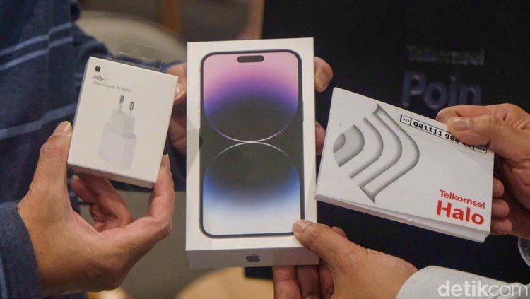Telkomsel menghadirkan paket bundling untuk seri iPhone 14 terbaru. Paket ini didukung bonus kuota data layanan 5G hingga 50 GB bagi pelanggan pascabayar dan prabayar.