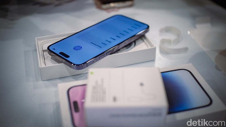 Telkomsel menghadirkan paket bundling untuk seri iPhone 14 terbaru. Paket ini didukung bonus kuota data layanan 5G hingga 50 GB bagi pelanggan pascabayar dan prabayar.