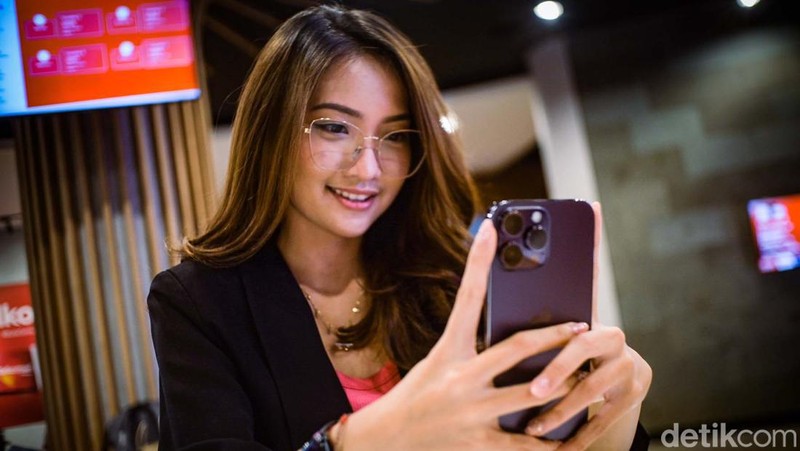 Telkomsel menghadirkan paket bundling untuk seri iPhone 14 terbaru. Paket ini didukung bonus kuota data layanan 5G hingga 50 GB bagi pelanggan pascabayar dan prabayar.