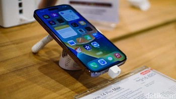 iPhone 14 semua tipe, mulai dari iPhone 14, iPhone 14 Plus, iPhone 14 Pro, dan iPhone 14 Pro Max resmi dijual hari ini di Indonesia. Hadirnya ponsel keluaran Apple ini menarik animo masyarakat Indonesia.