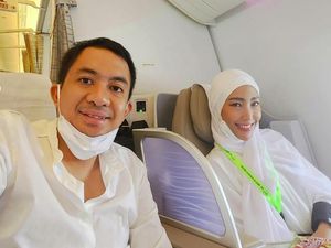 Ayu Dewi dan Regi Datau Umrah, Banyak Doa Mengiringi