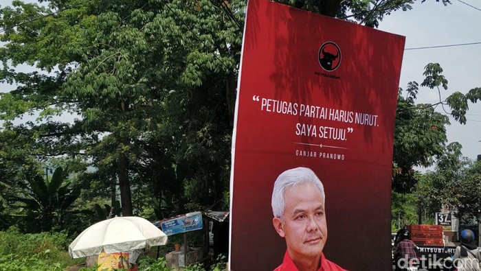 Baliho Ganjar Nurut muncul di beberapa titik di Kota Semarang, Jumat (4/11/2022).