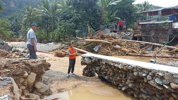 Banjir-Tanah Longsor Terjang 3 Kecamatan Trenggalek, Begini Langkah Bupati