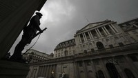Seperti diketahui, Bank Sentral Inggris atau Bank of England (BoE) menaikkan suku bunga acuan menjadi 2,25 persen dalam upaya memerangi inflasi yang melonjak di tengah krisis ekonomi yang melanda negara tersebut. Kenaikan suku bunga 50 Bps menunjukkan bahwa Bank Sentral Inggris berusaha untuk mencegah inflasi menjadi tertanam terus-menerus, meskipun ada kekhawatiran atas ekonomi.