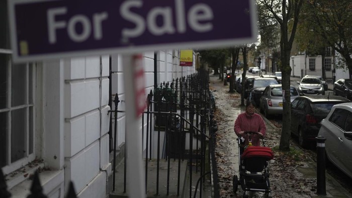 Bank Sentral Inggris Naikkan Suku Bunga, Orang-orang Ini Jual Rumah Sejumlah warga London menjual rumah mereka. Di terjadi di tengah Bank Sentral Inggris atau Bank of England (BoE) menaikkan suku bunga acuan.