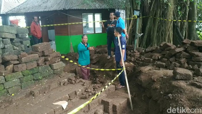 Candi yang ditemukan di Dusun Candi, Desa Sukoreno, Pasuruan
