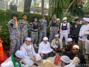 Momen Menantu Habib Rizieq Shihab Ikut Aksi 411