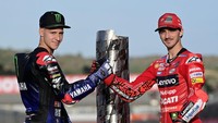 Namun, apapun dapat terjadi di lintasan. Semuanya akan ditentukan pada akhir pekan. Siapa jagoanmu untuk meraih gelar juara dunia MotoGP 2022; Fabio Quartararo atau Francesco Bagnaia? Foto: AFP via Getty Images/JAVIER SORIANO