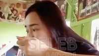 Tak hanya jajan online, Amanda Manopo juga sering terlihat sedang makan di warung-warung kaki lima. Foto: instagram/Youtube