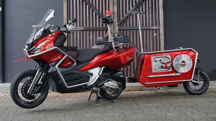 Honda ADV150 jadi pemadam kebakaran