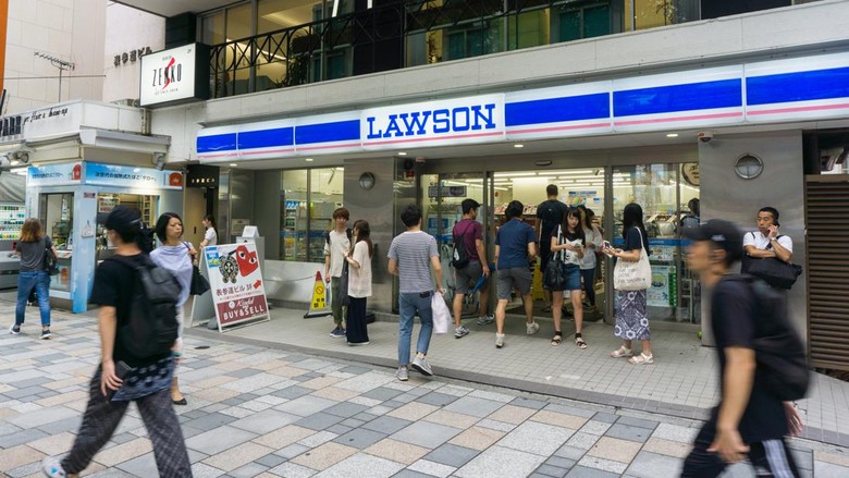 TOKYO , JAPAN  - July 26, 2017 : Lawson store in Harajuku district  Tokyo , Japan. There are 9,065 Lawson brand stores in Japan .