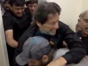 Detik-detik Eks PM Pakistan Imran Khan Diberondong Tembakan