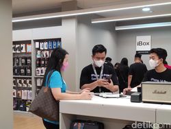 Senyum Gembira Sambut iPhone 14 dan iPhone 14 Pro di Indonesia