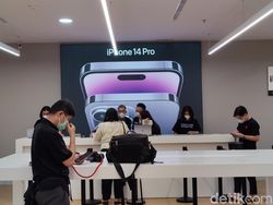 Senyum Gembira Sambut iPhone 14 dan iPhone 14 Pro di Indonesia