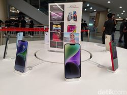 Senyum Gembira Sambut iPhone 14 dan iPhone 14 Pro di Indonesia