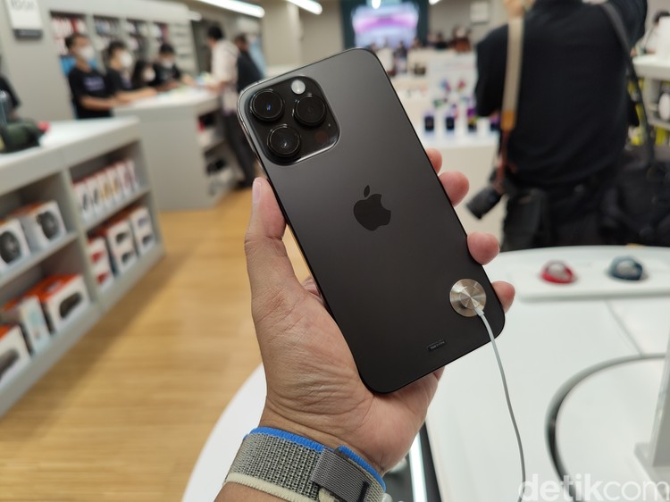 iPhone 14