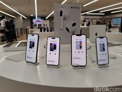 Senyum Gembira Sambut iPhone 14 dan iPhone 14 Pro di Indonesia