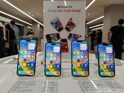 Senyum Gembira Sambut iPhone 14 dan iPhone 14 Pro di Indonesia
