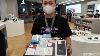 iBox turut menjual aksesori untuk iPhone 14 series. Foto: Adi Fida Rahman/detikINET