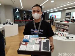 Senyum Gembira Sambut iPhone 14 dan iPhone 14 Pro di Indonesia