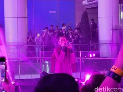 Meriahnya Pesta Tengah Malam Sambut iPhone 14 di Indonesia