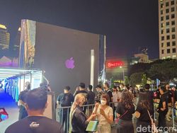Meriahnya Pesta Tengah Malam Sambut iPhone 14 di Indonesia