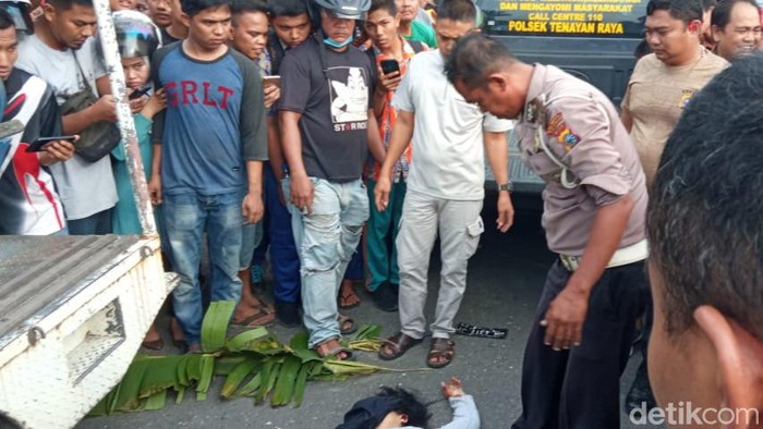IRT di Pekanbaru tewas ditabrak sepeda motor.