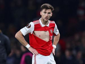 Timber Cedera, Arteta Tantang Tierney Ambil Kesempatan