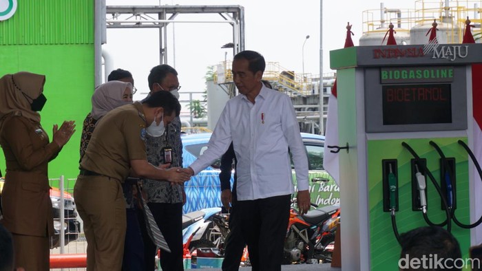 Jokowi meresmikan gerakan bioetanol tebu di Mojokerto