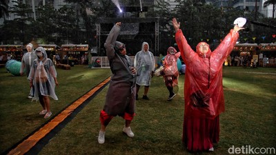 Enjoy Joyland Festival 2022 Sambil Hujan-hujan