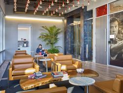 Mengintip Markas Besar Netflix yang Asyik