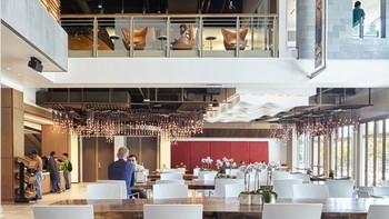 Konsep kantor ini adalah terbuka untuk memudahkan kolaborasi antar karyawan. Foto: Office Snapshot