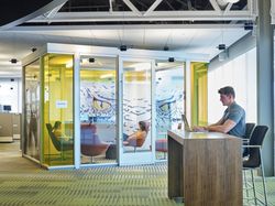 Mengintip Markas Besar Netflix yang Asyik