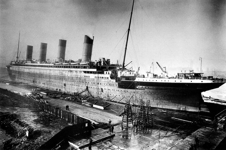 Kapal RMS Titanic sebelum berlayar, sekitar Februari-Maret 1912, difoto oleh fotografer resmi perusahaan Harland & Wolff, Robert John Welch (1859-1936).