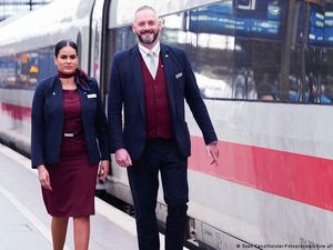 Karyawan Pria Kereta Api Jerman Kini Boleh Kenakan Rok