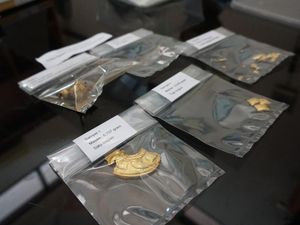 254 Logam Mulia-Lempengan Emas Tipis Peninggalan Kerajaan Majapahit-Medang