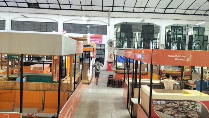 Lokasi PKL yang ada di gedung Kantor Pos kawasan Kota Tua, Jakarta Barat, Jumat (4/11/2022). (ANTARA/Walda Marison)