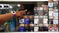 Ketua Gabungan Produsen Rokok Putih Indonesia (Gaprindo) Benny Wahyudi mengaku belum tahu apakah kenaikan cukai ini akan diiringi dengan kenaikan harga jual eceran (HJE). Dia menjelaskan kenaikan ini merupakan hal yang berat diteruskan atau dibebankan ke konsumen karena bisa membuat produk tidak laku. Agung Pambudhy/detikcom