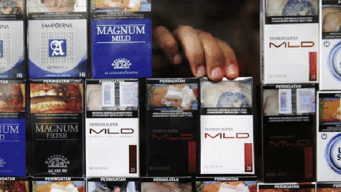 Menelisik Naiknya Cukai Rokok 10% Tahun Depan Harga rokok dipastikan naik tahun depan. Kenaikan ini menyusul kebijakan pemerintah menaikkan tarif cukai hasil tembakau (CHT) sebesar 10% pada 2023 dan 2024.