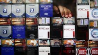 Cukai Hasil Tembakau (CHT) untuk rokok akan naik 10% pada 2023 dan 2024. Keputusan ini diumumkan langsung Menteri Keuangan Sri Mulyani Indrawati di Istana Kepresidenan Bogor, Jawa Barat, Kamis (3/11/2022). Agung Pambudhy/detikcom