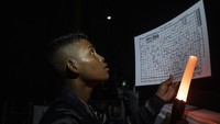 Mereka digembleng oleh kegarangan laut yang akan membangun mental dan keberanian pelaut muda sekaligus calon pengawal samudera. Mereka harus tegar serta sabar saat menjalaninya.