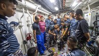 Siang dan malam, para calon pemimpin masa depan TNI AL tersebut digembleng dengan tugas dan latihan untuk menguasai materi pelayaran angkatan laut, layaknya perwira pelaut yang harus selalu siap dan bertanggungjawab untuk mengambil keputusan yang cepat dan tepat.