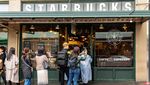 Ini Suasana Gerai Starbucks Pertama di Dunia yang Selalu Diantre