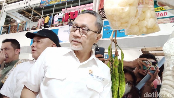 Menteri Perdagangan Zulkifli Hasan di Pasar Tumenggungan, Kebumen, Jumat (4/11/2022).