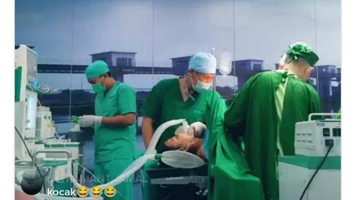 Nakes live TikTok proses operasi pasien melahirkan.